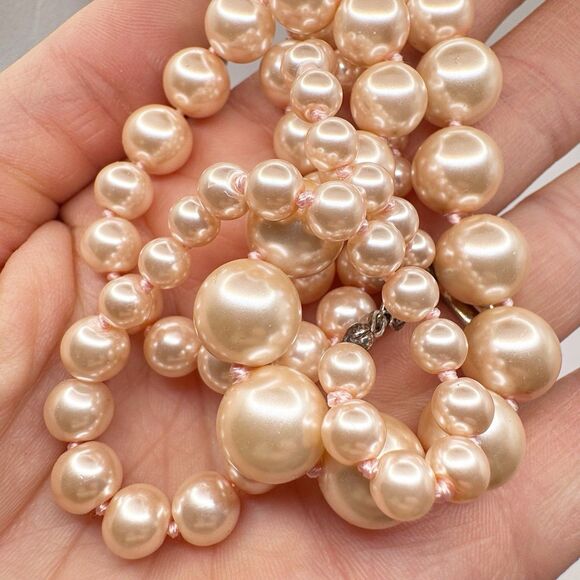 Vintage Graduate Pink Faux Pearl Necklace Sterling Fishhook Clasp Retro Classy - Picture 3 of 9